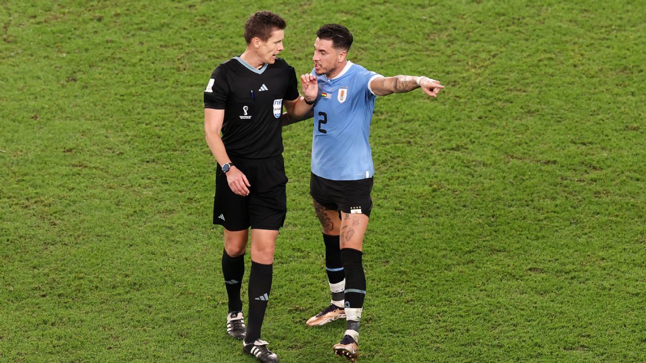 Entre los jugadores uruguayos, Cavani fue suspendido por alteraciĂłn del orden pĂșblico durante el Mundial